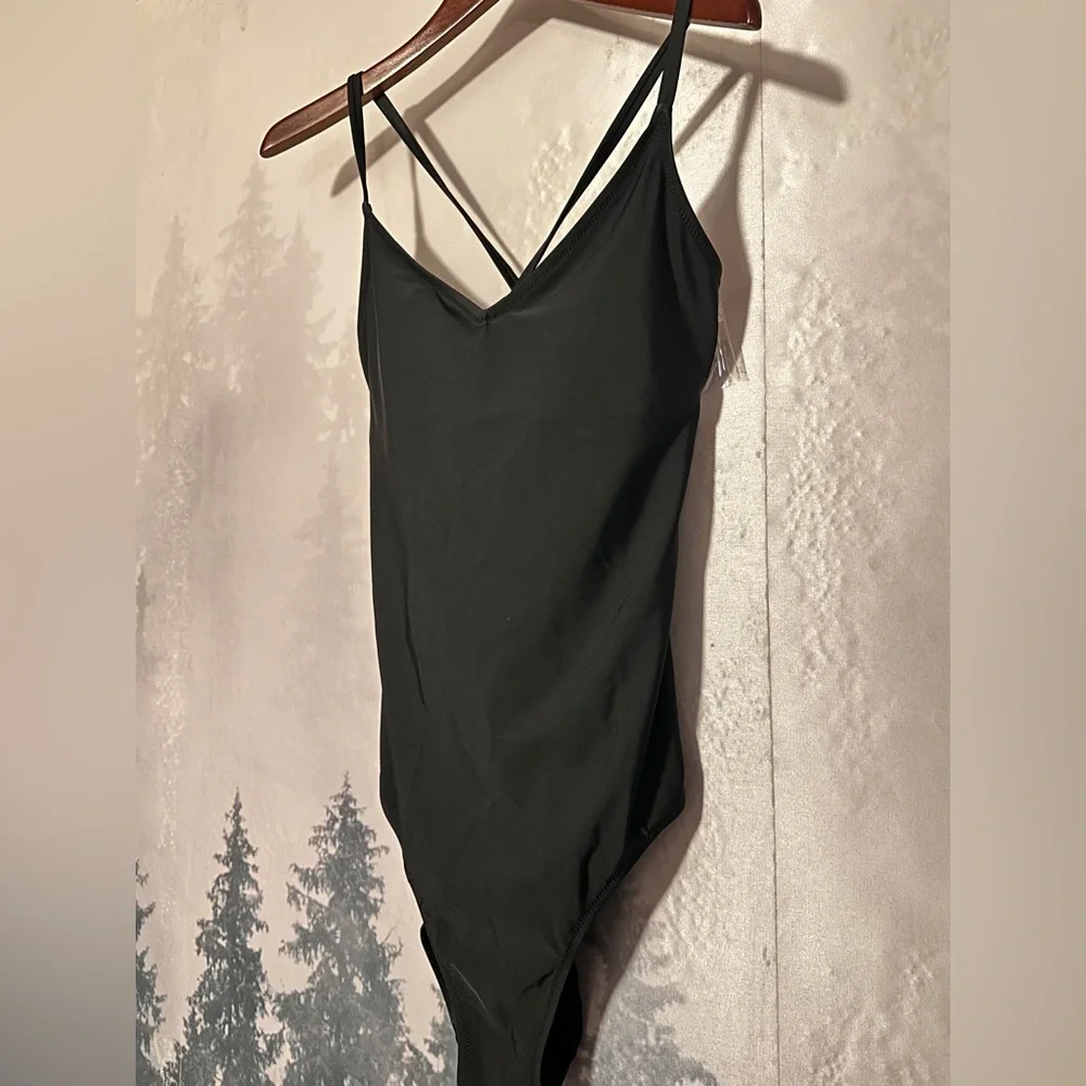 Stylish Women's Swimwear Set - Black, Red, and Blue Patterned - Picture 2 of 14